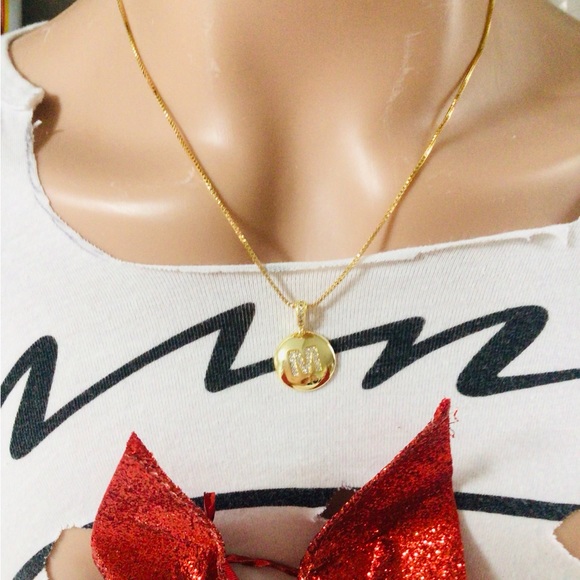 Very nice initials M necklace pendant surrounded with fashion - Picture 2 of 8